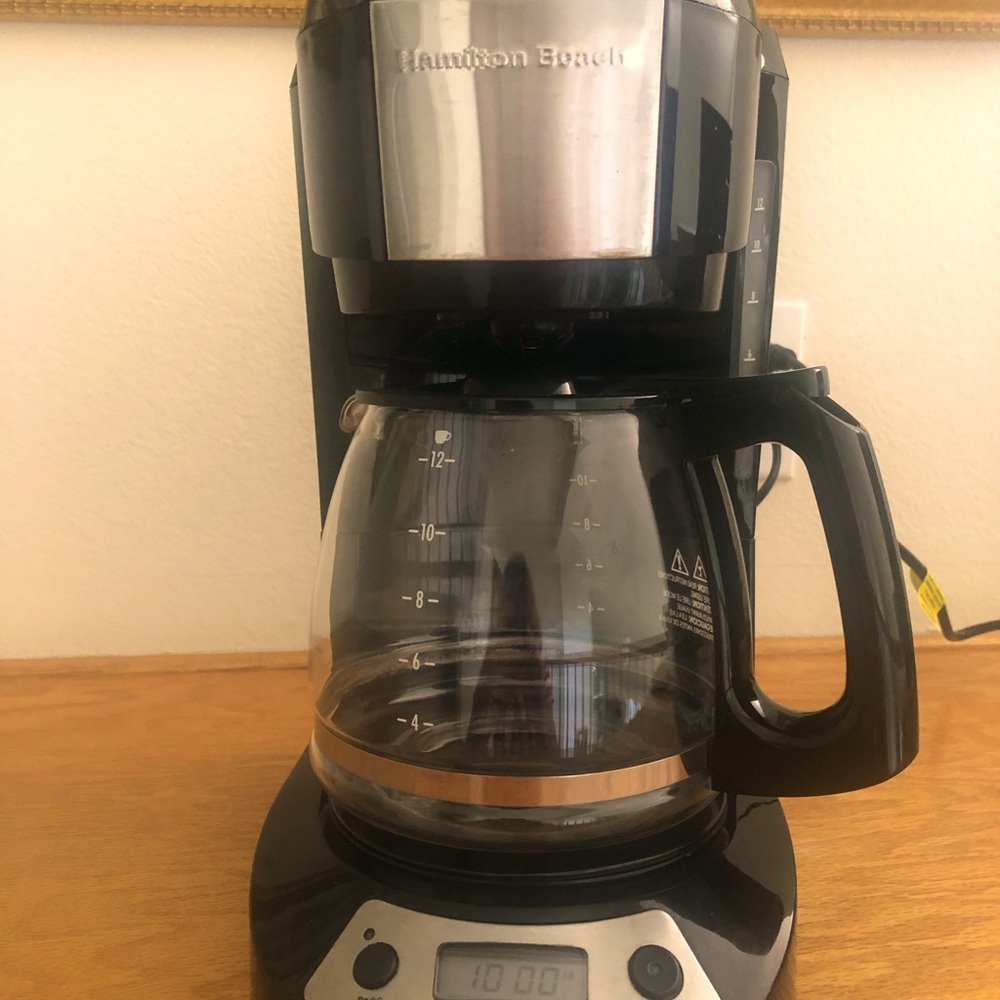 Hamilton Beach programmable drip coffeemaker makes 2-12 Cups used